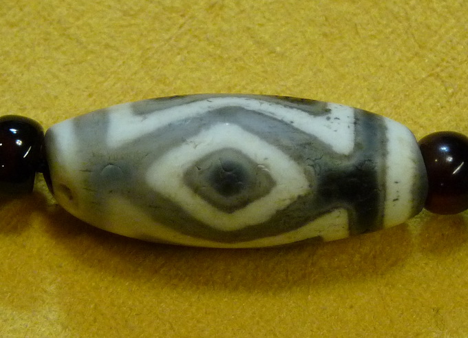 密宗古寺廟結縁 古瑪瑙製 多眼天珠 風水開運 古仏珠 根付 密宗古寺廟結縁 古瑪瑙製 黑白紋 至純天珠 風水開運 古仏